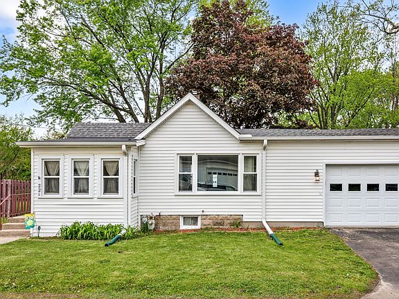 3rd image of 221-223 E Ellen St