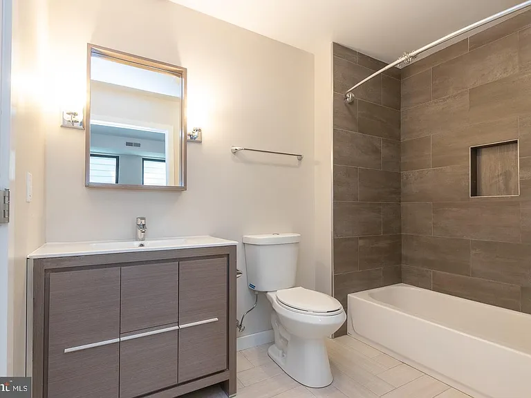 938 New Market St #304 — Photo 13