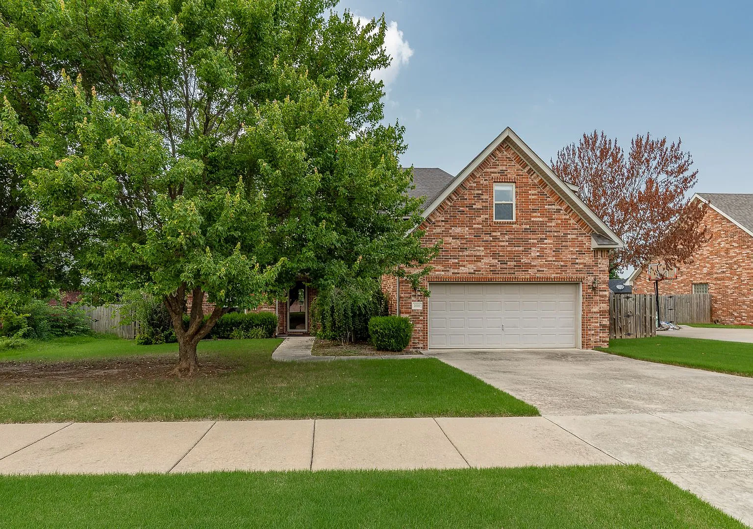 Beautiful 4bd/2.5bth home located in the Clabber Creek Subdivision!! — Photo 1