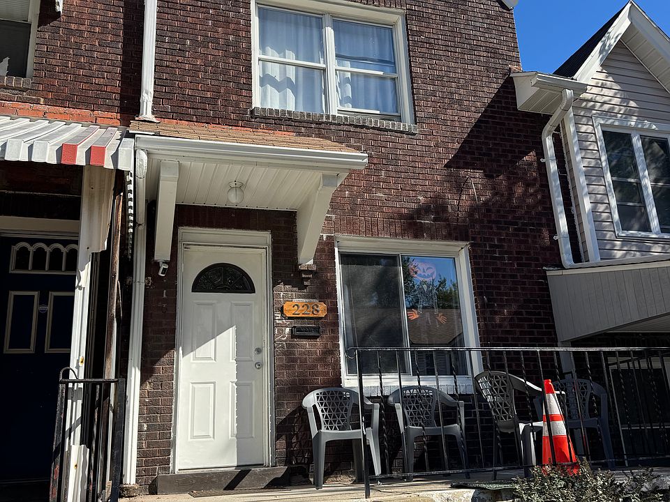 1st image of 228 Chesterfield Rd