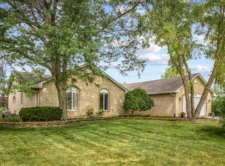 1182 Lakeside Ln, Carol Stream, IL 60188