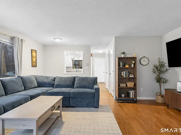 9 Avon Ct #9 — Photo 4
