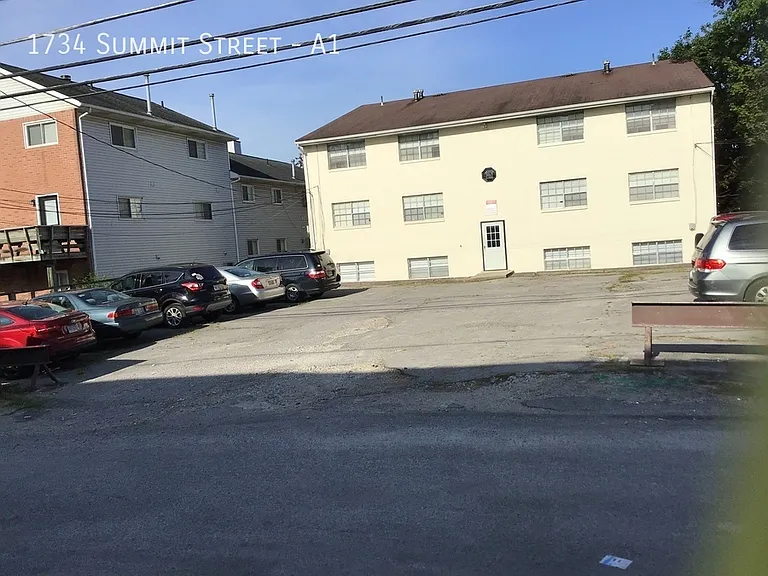 1734 Summit St #A1 — Photo 6