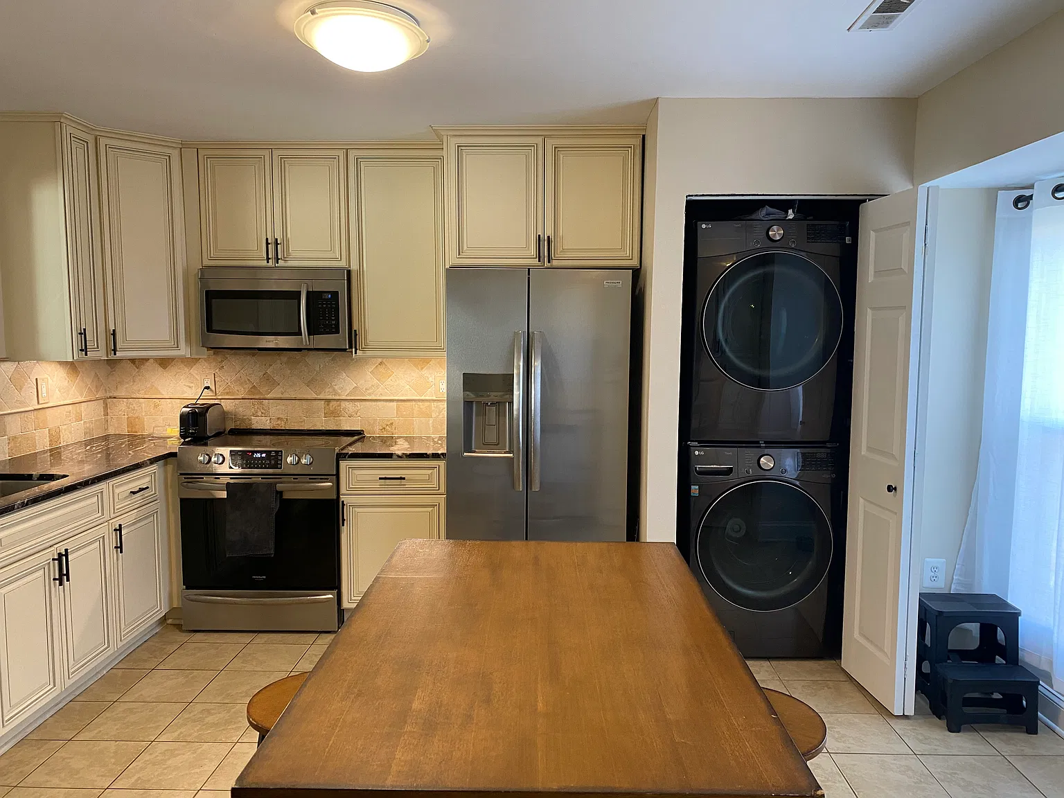 2 bed, 2.5 bath, 1214 sqft, $1,100 — Photo 4
