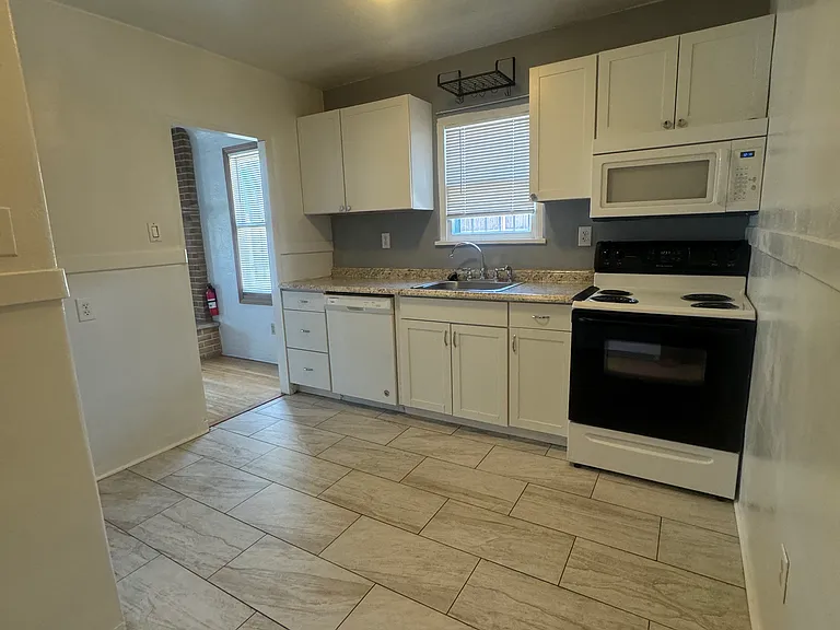 1712 Lead Ave SE #A — Photo 9