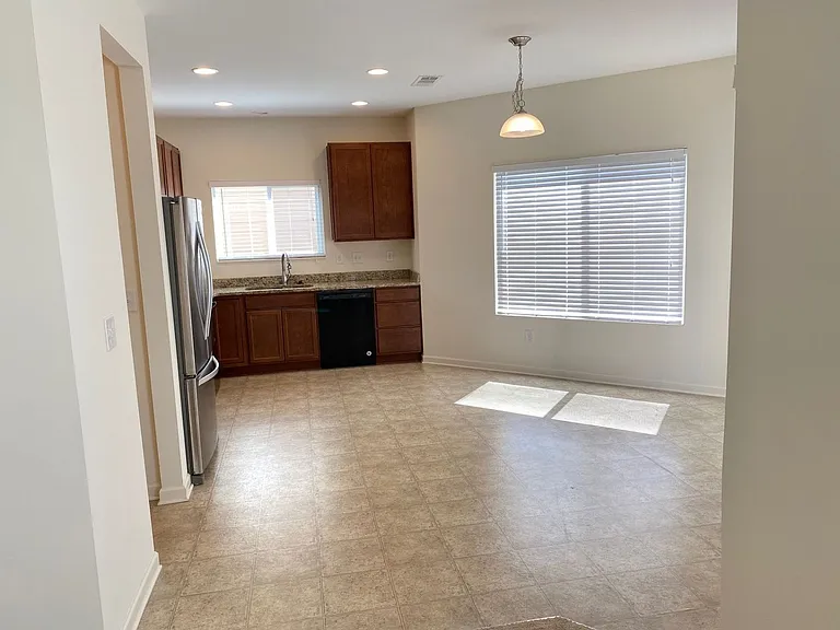 1490 Avalon Creek Rd — Photo 2