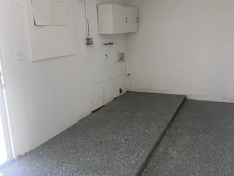 352 Portland Cir — Photo 10