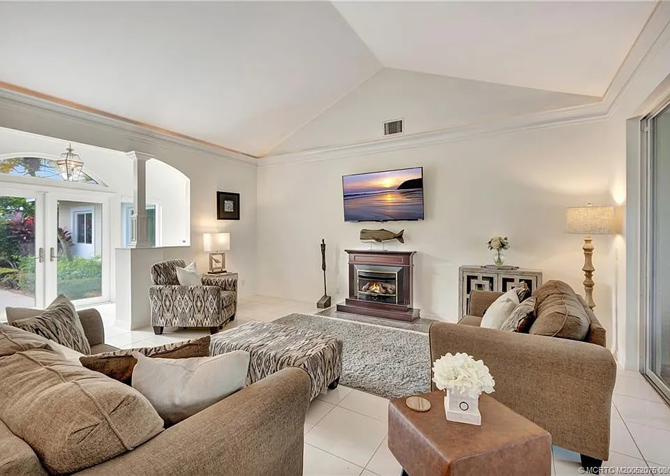 2018 NW Laurel Oak Ln