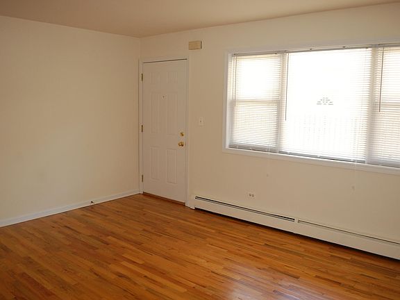 2nd image of 2516 W Foster Ave APT 9