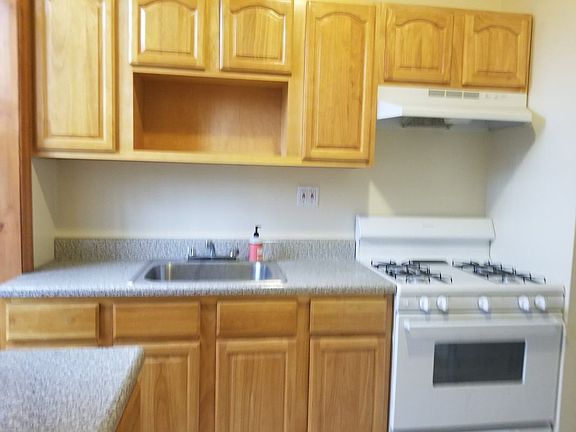 2nd image of 487 Prospect Pl APT 1L