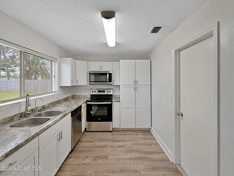 400 Calabria Ave SE — Photo 13