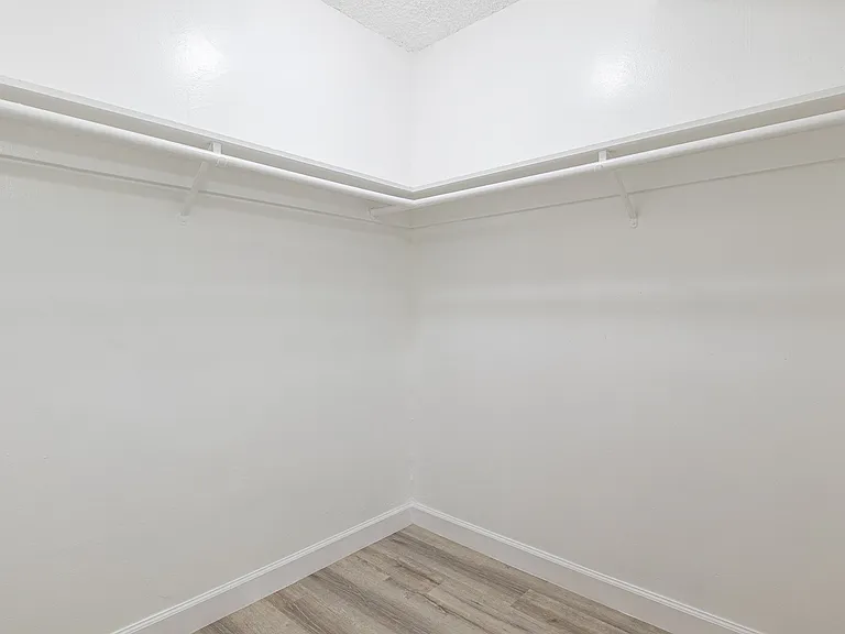 Tujunga Apartments — Photo 15