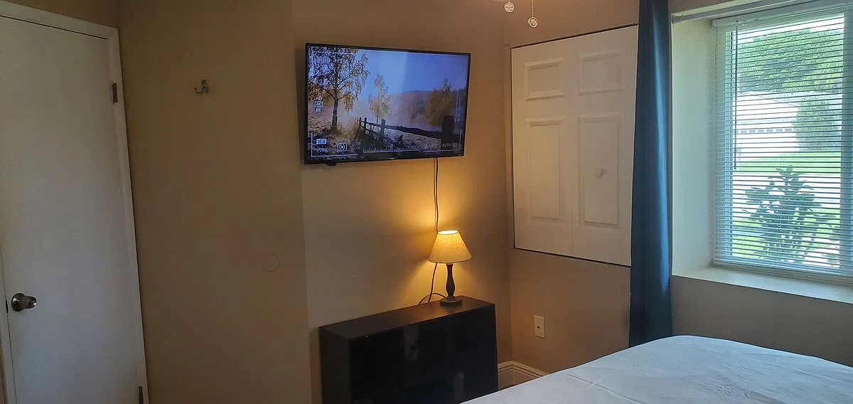 3 bed, 2.0 bath, 1295 sqft, $1,000 — Photo 2