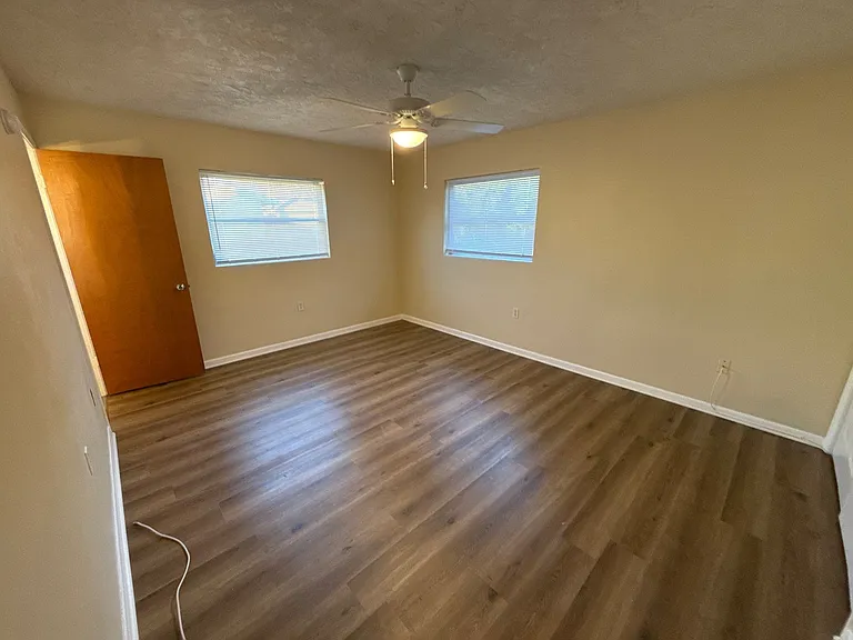219 S Jefferson St — Photo 12