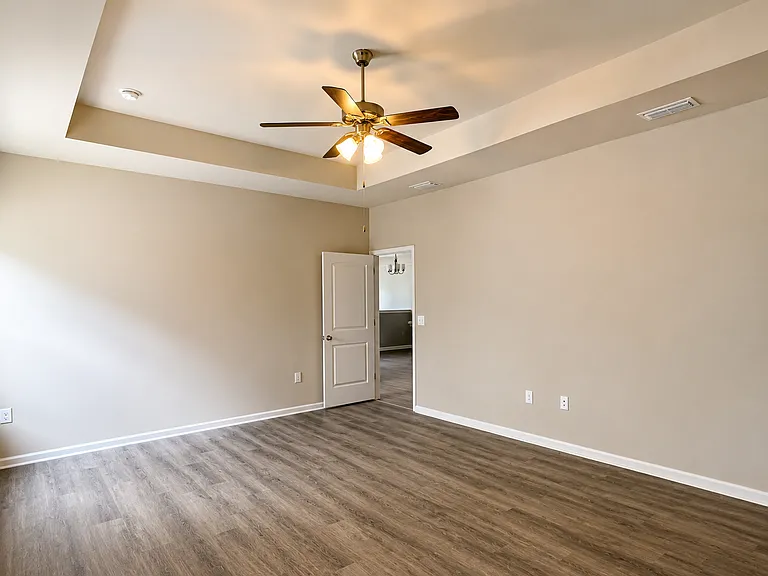186 Cornelia St — Photo 13