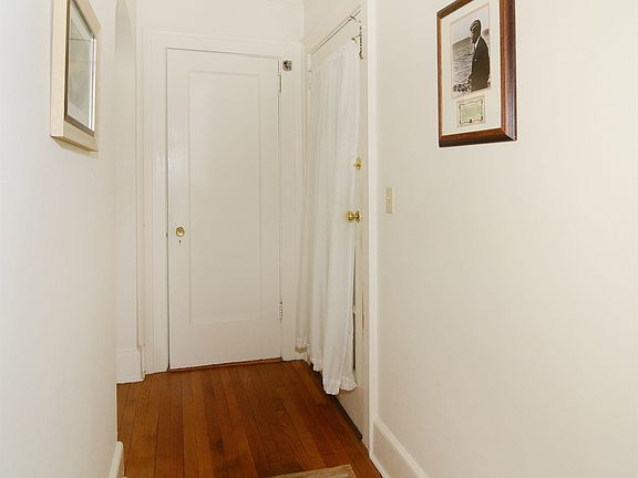 4th image of 123 N Mountain Ave