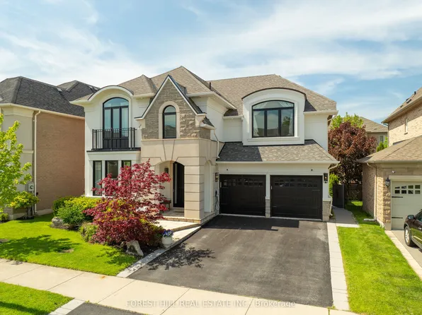 327 Turning Leaf Rd, Oakville, ON L6L 6W7
