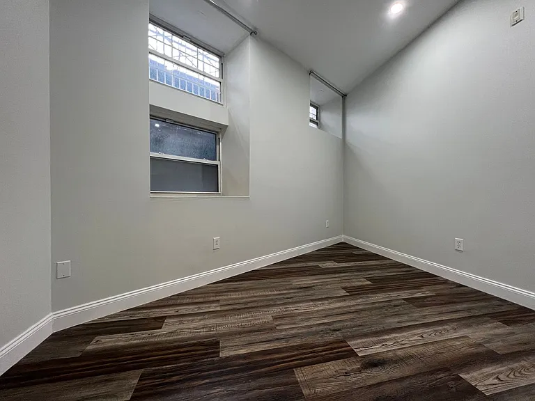 1027 Ridge — Photo 18