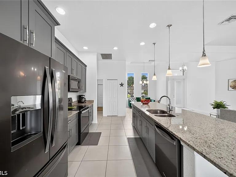 2204 SW 30th Terrace Cpe — Photo 7