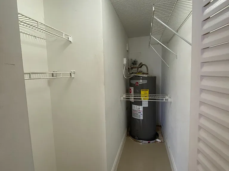 2445 SW 18th Ter #922 — Photo 19