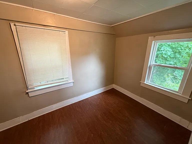 213 E High St — Photo 6