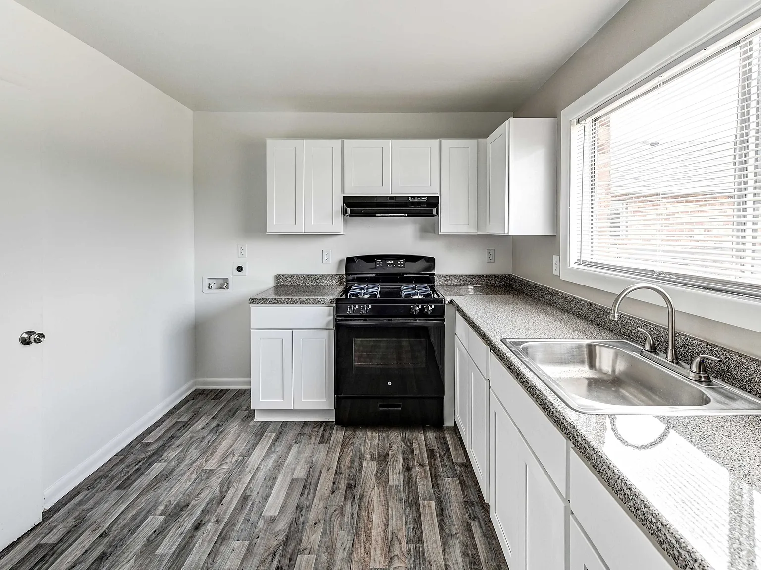 Summit Pointe Apartments — Photo 1