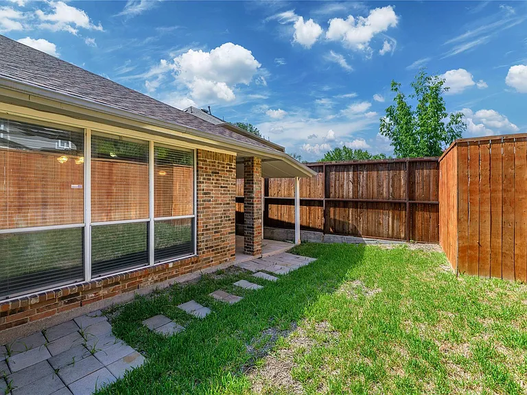 2324 Dyers Oak Dr — Photo 17