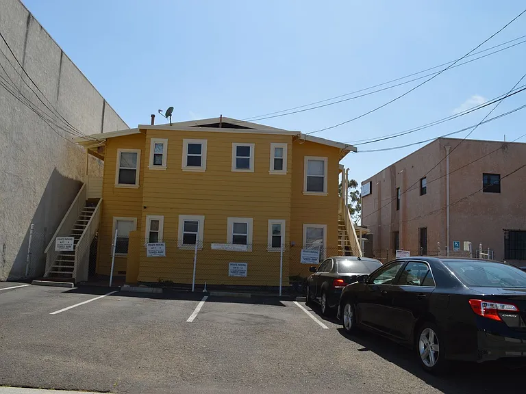 Money Apartment Building - 2 — Photo 14