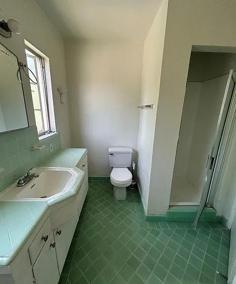 1340 N. June St/6616-6622 De Longpre Ave. — Photo 14