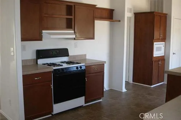 4 bed, 2280 sqft, $3,500 — Photo 4