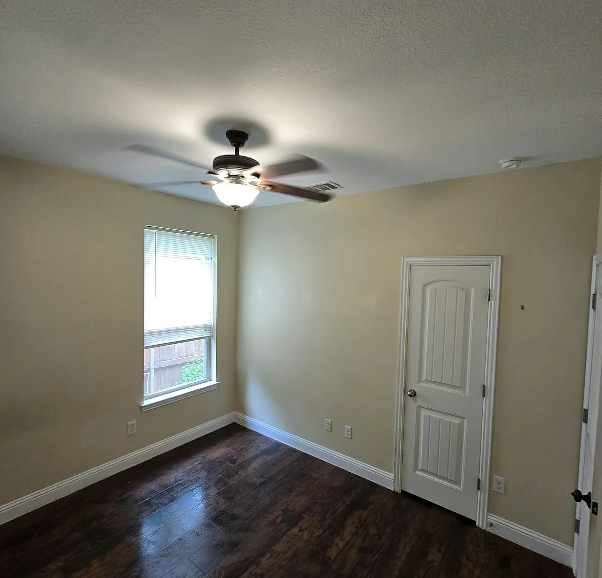 809 Tapley St, Unit Hall w/ Garage — Photo 2