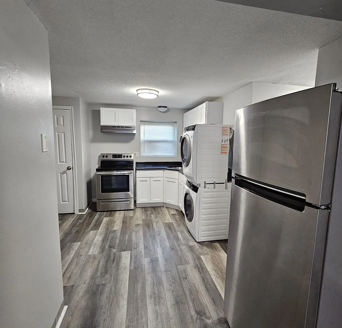 2 bed, 900 sqft, $2,200 — Photo 3