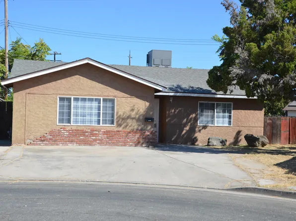 1076 Lincolnwood Circle, Hanford, CA 93230