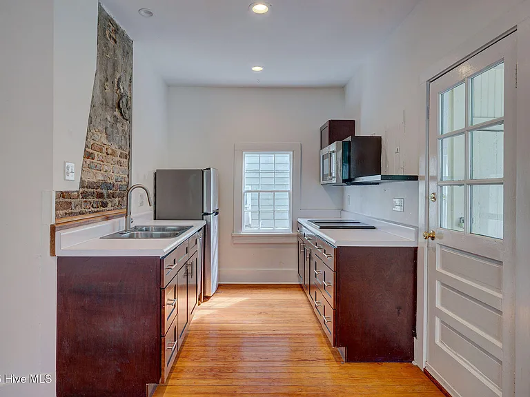 414 Orange St #B — Photo 4
