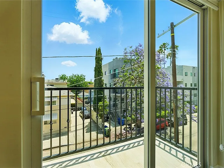 11302 Morrison St #302 — Photo 11