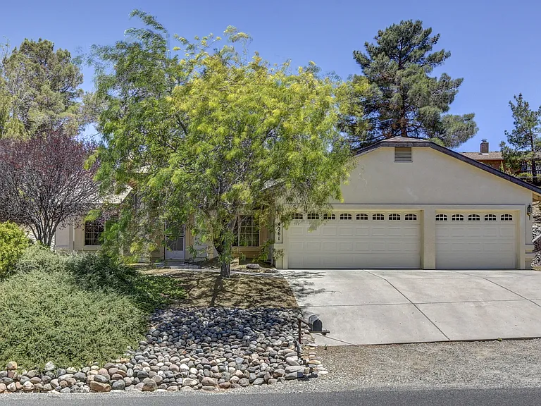 4261 N Tonopah Dr — Photo 1