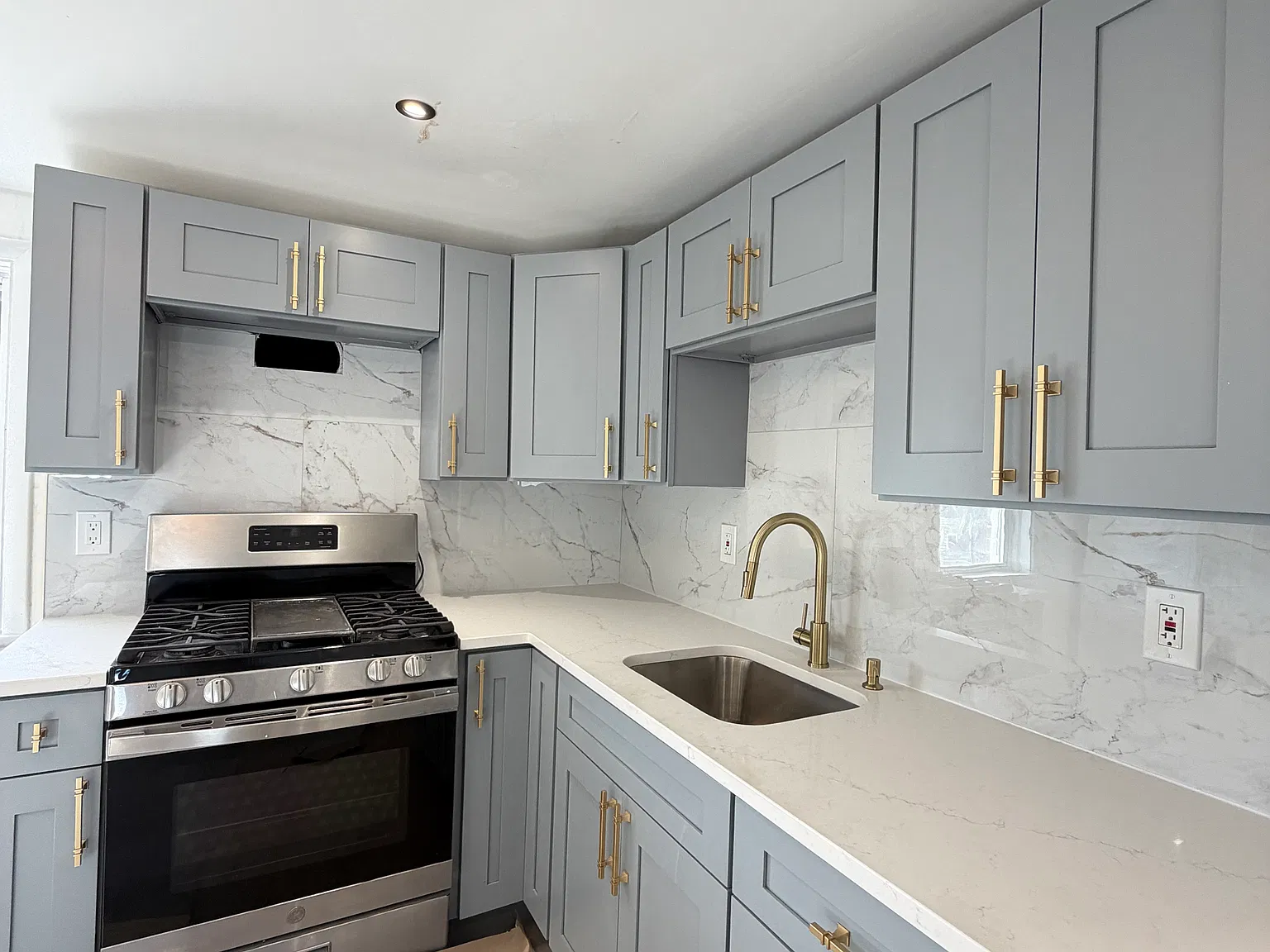 2 bed, $2,400 — Photo 2
