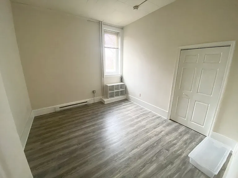 901 Queen St #1F — Photo 7