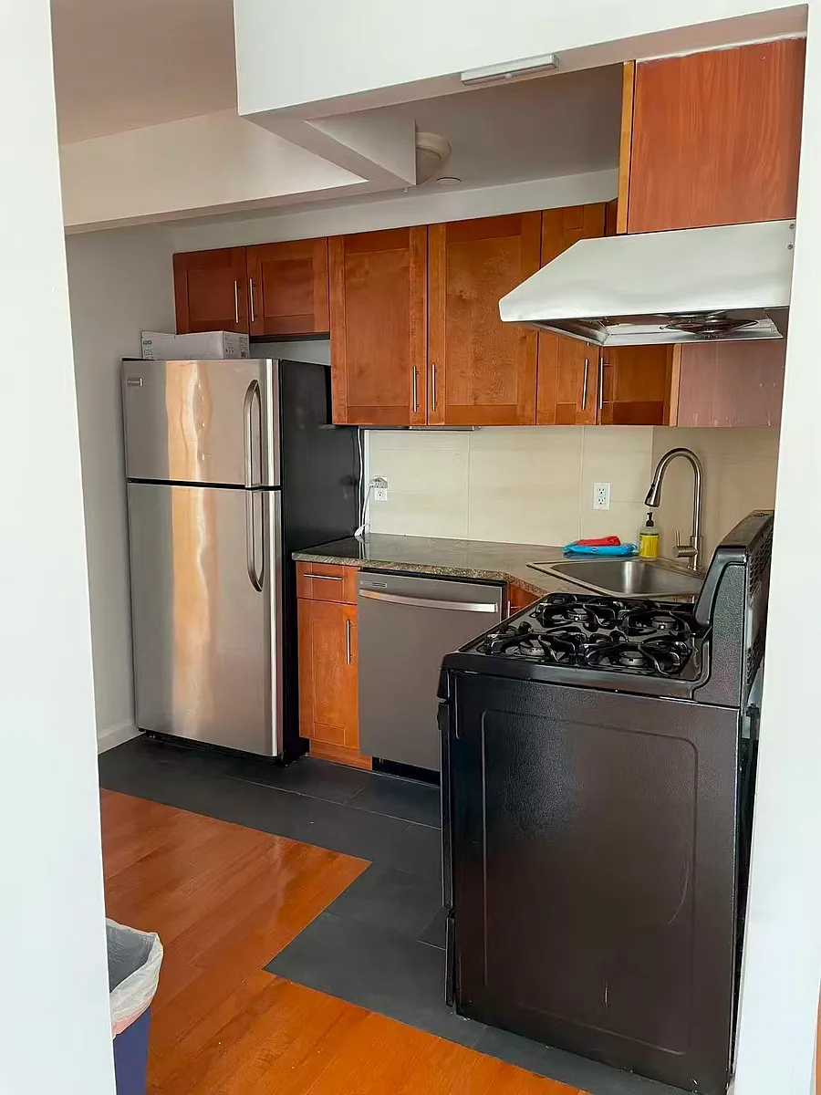Building Photo - 31 Monroe St #11B