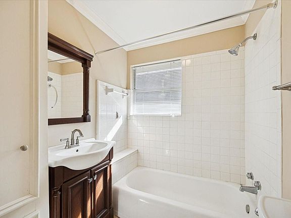4th image of 4207 Drake St APT 5