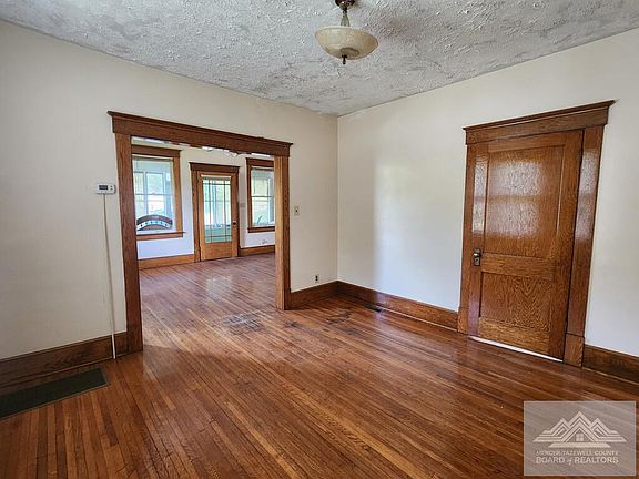 5th image of 204 Willow St