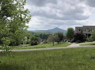 12 Hidden Fields Ln, Hiawassee, GA 30546