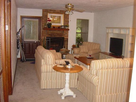 4th image of 2968 Woodrich Dr APT A