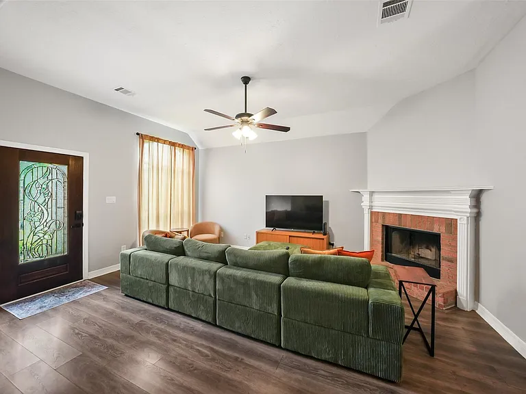 11307 Alcott Dr — Photo 2