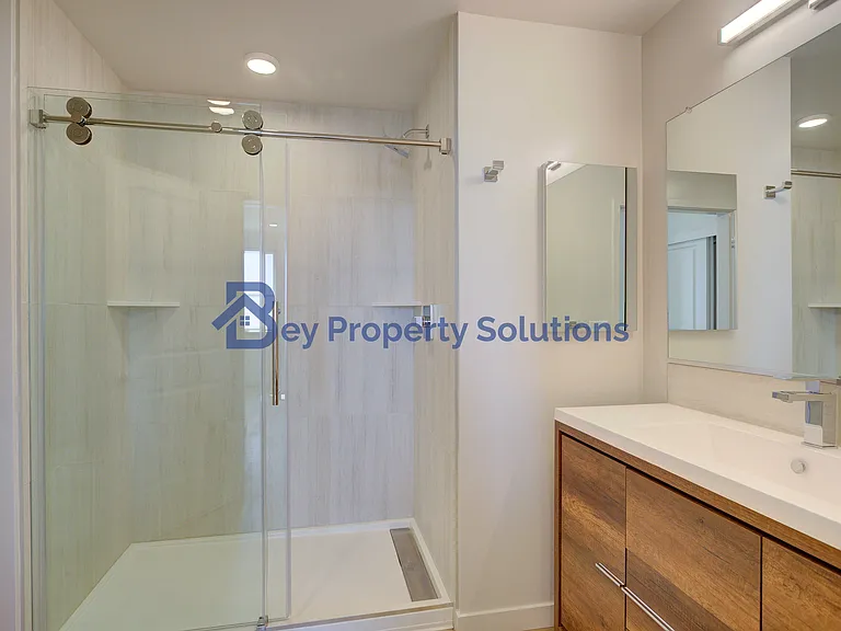2475 Victoria Ave #304 — Photo 13