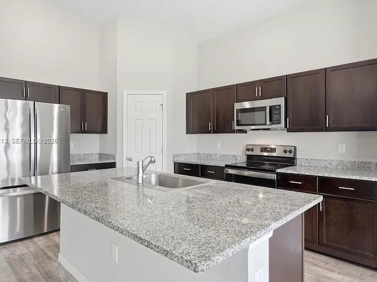 1536 Axel Cir — Photo 2