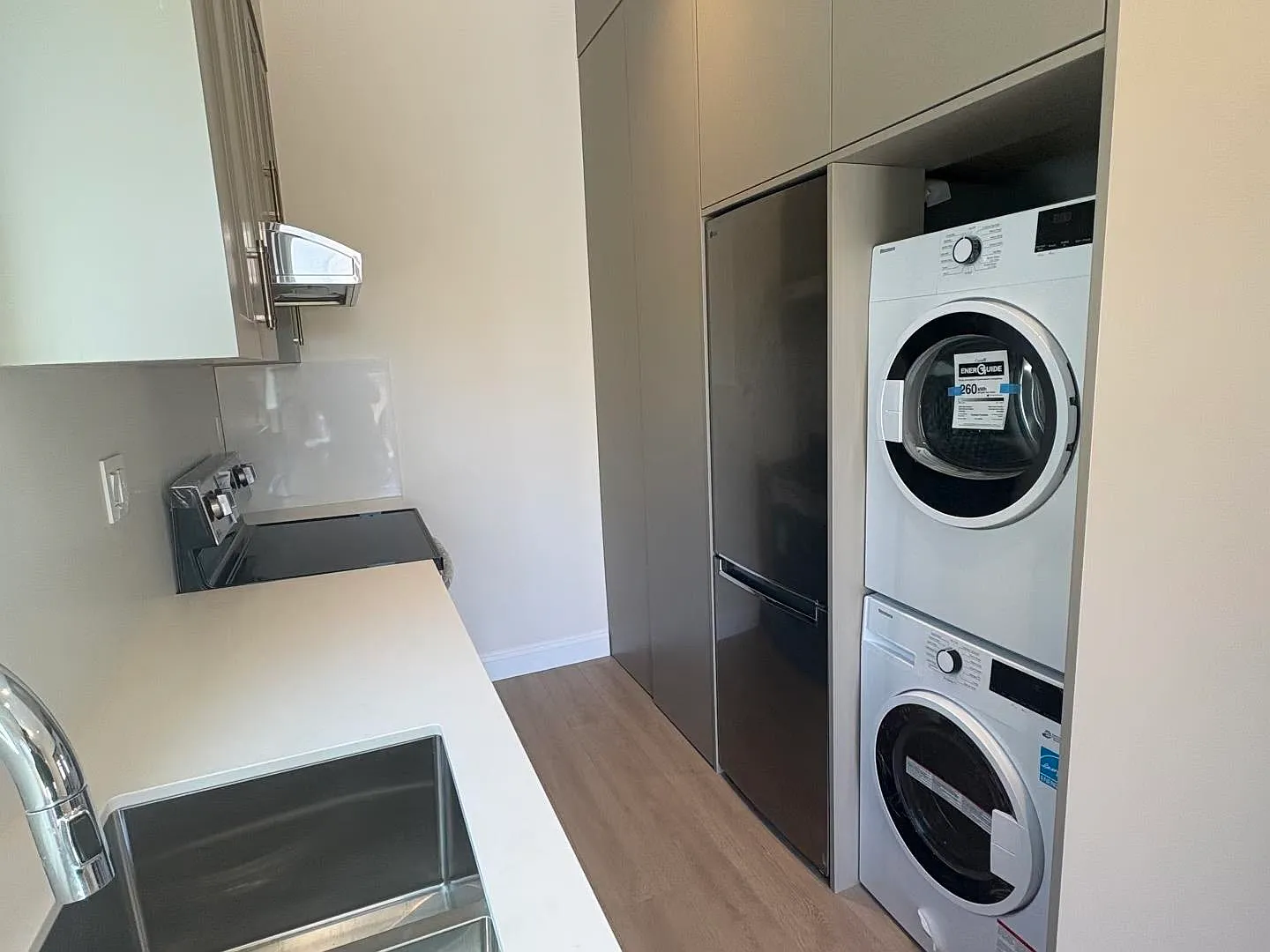 2 bed, 650 sqft, $3,200 — Photo 2