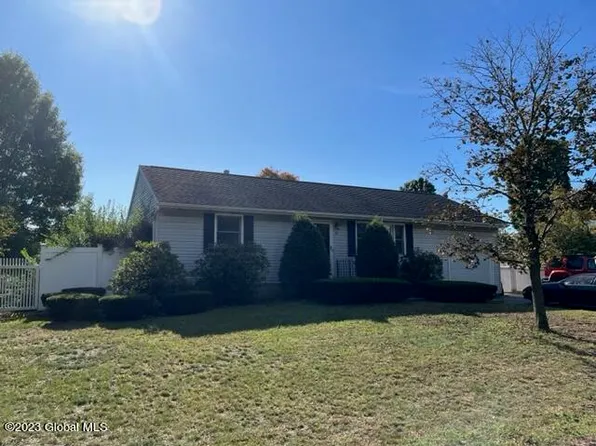 6 Drake Court, Albany, NY 12205