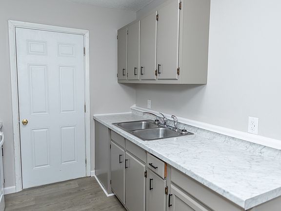 3rd image of 2331 Hill Dr #15317944