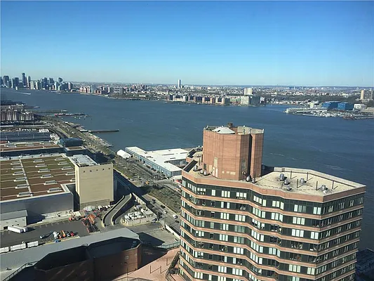 Sold by R New York | media 13